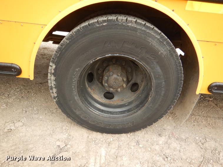 image for item DG0998 2006 Freightliner B2 Thomas school bus