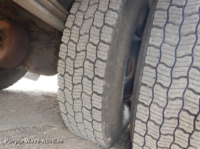 image for item DG0998 2006 Freightliner B2 Thomas school bus