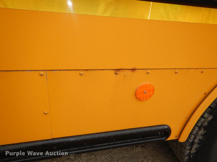 image for item DG0998 2006 Freightliner B2 Thomas school bus