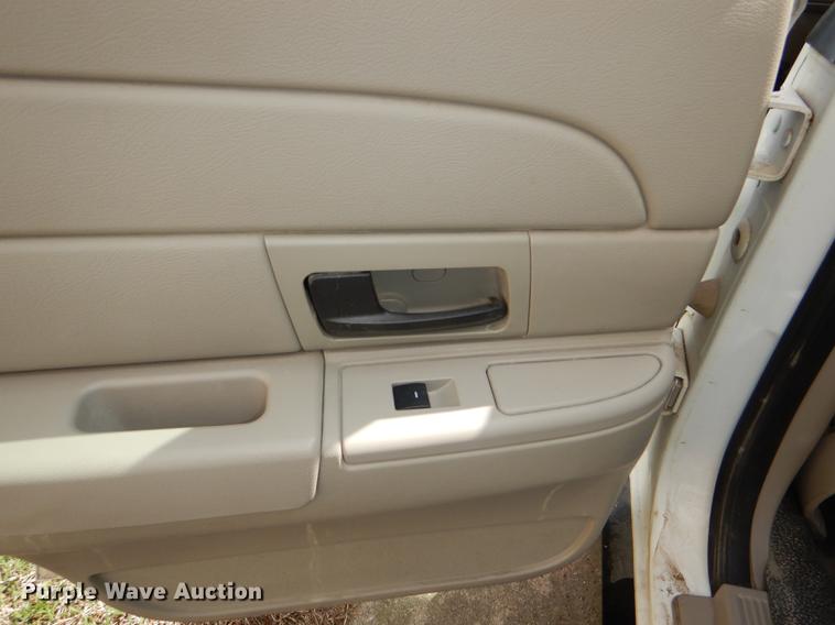 image for item DG1018 2009 Ford Crown Victoria Police Interceptor