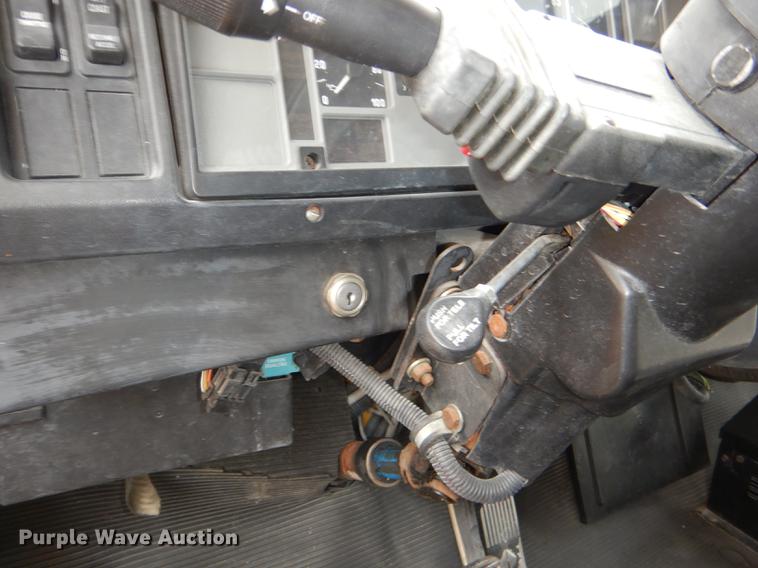 image for item DG1042 1998 International Mid Bus 3400 school bus