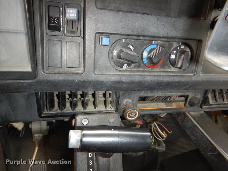 image for item DG1042 1998 International Mid Bus 3400 school bus