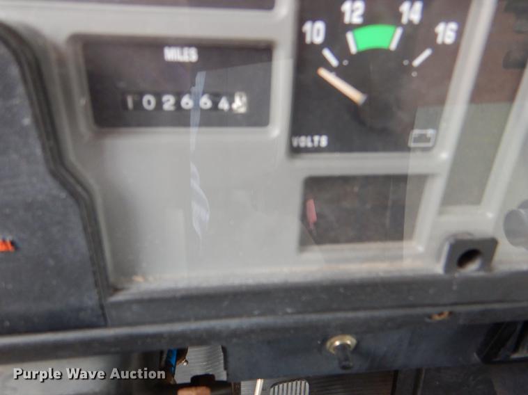 image for item DG1042 1998 International Mid Bus 3400 school bus