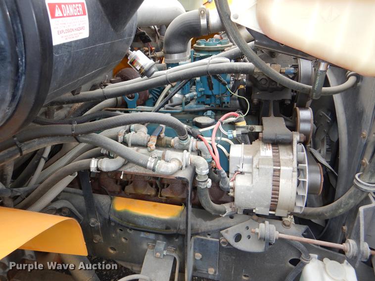 image for item DG1042 1998 International Mid Bus 3400 school bus