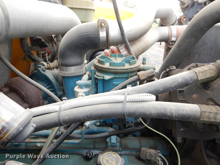 image for item DG1042 1998 International Mid Bus 3400 school bus