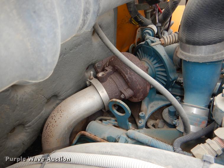 image for item DG1042 1998 International Mid Bus 3400 school bus