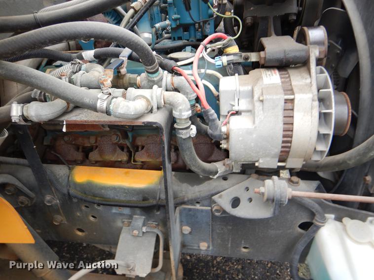 image for item DG1042 1998 International Mid Bus 3400 school bus