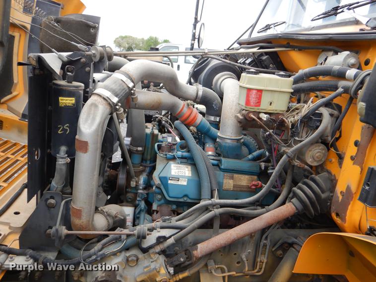 image for item DG1042 1998 International Mid Bus 3400 school bus