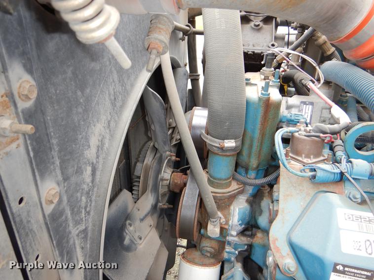 image for item DG1042 1998 International Mid Bus 3400 school bus