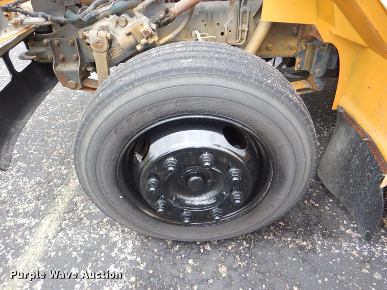 image for item DG1042 1998 International Mid Bus 3400 school bus