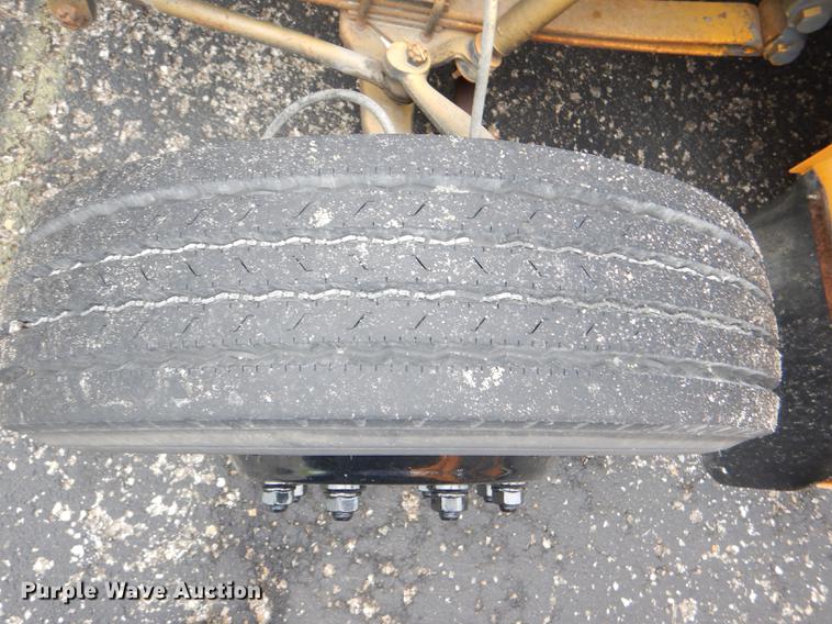 image for item DG1042 1998 International Mid Bus 3400 school bus