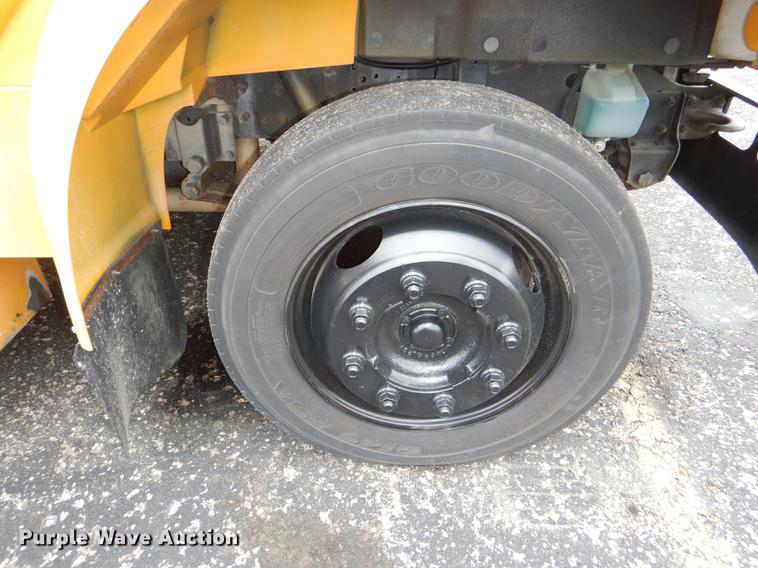 image for item DG1042 1998 International Mid Bus 3400 school bus