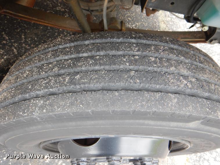 image for item DG1042 1998 International Mid Bus 3400 school bus