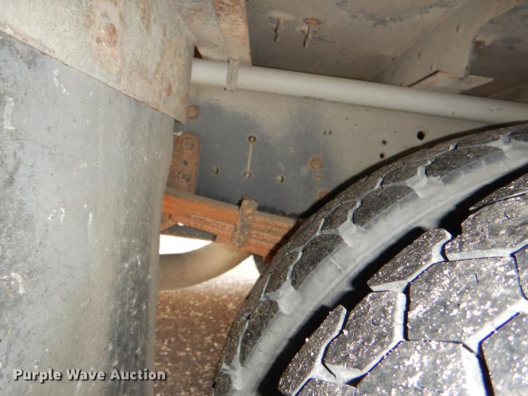 image for item DG1042 1998 International Mid Bus 3400 school bus