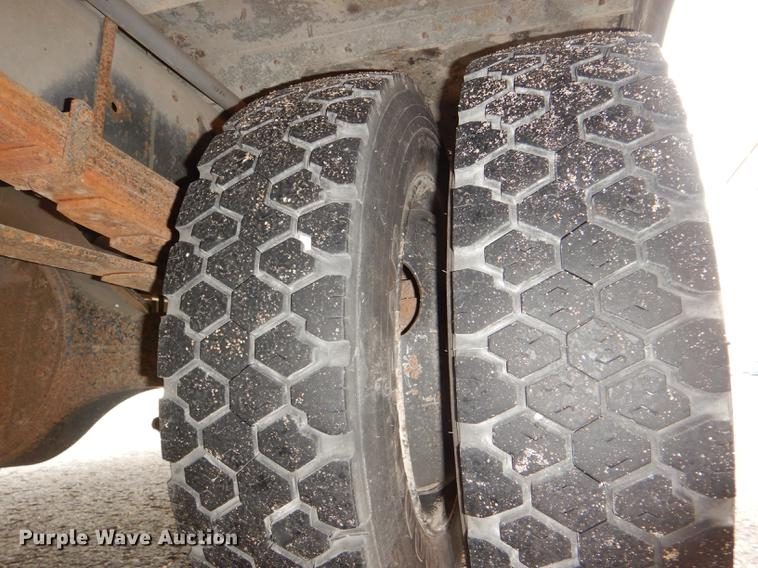 image for item DG1042 1998 International Mid Bus 3400 school bus