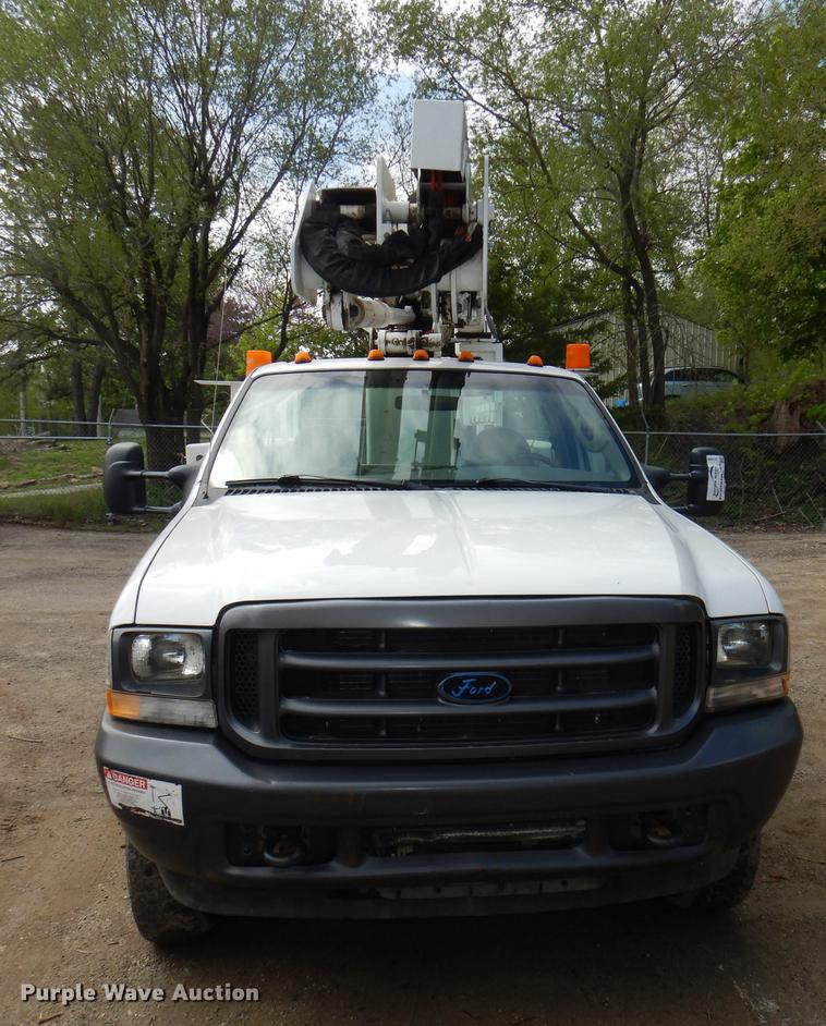 image for item DG1055 2004 Ford F550 Super Duty XL bucket truck