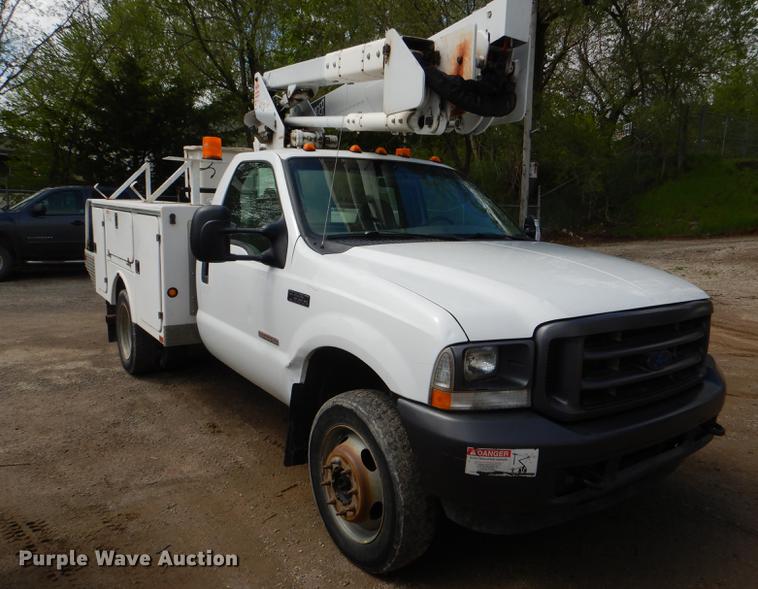 image for item DG1055 2004 Ford F550 Super Duty XL bucket truck