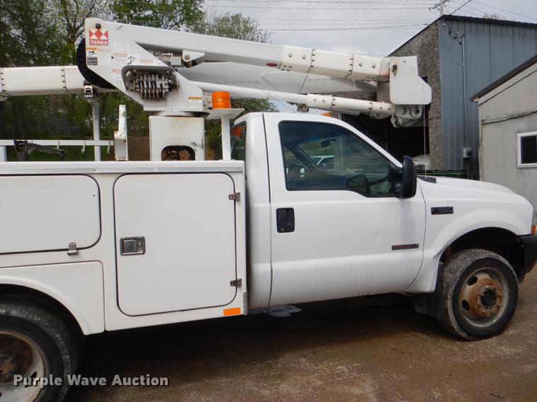 image for item DG1055 2004 Ford F550 Super Duty XL bucket truck