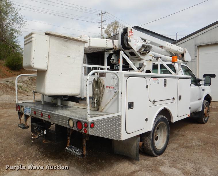 image for item DG1055 2004 Ford F550 Super Duty XL bucket truck