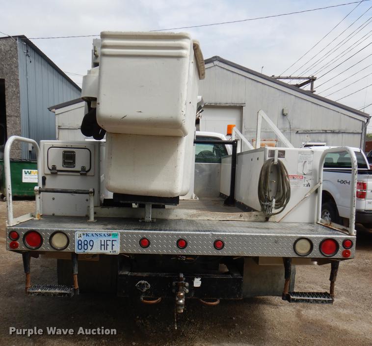 image for item DG1055 2004 Ford F550 Super Duty XL bucket truck