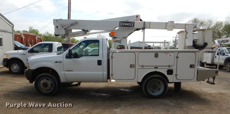 image for item DG1055 2004 Ford F550 Super Duty XL bucket truck