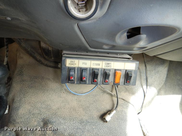 image for item DG1055 2004 Ford F550 Super Duty XL bucket truck