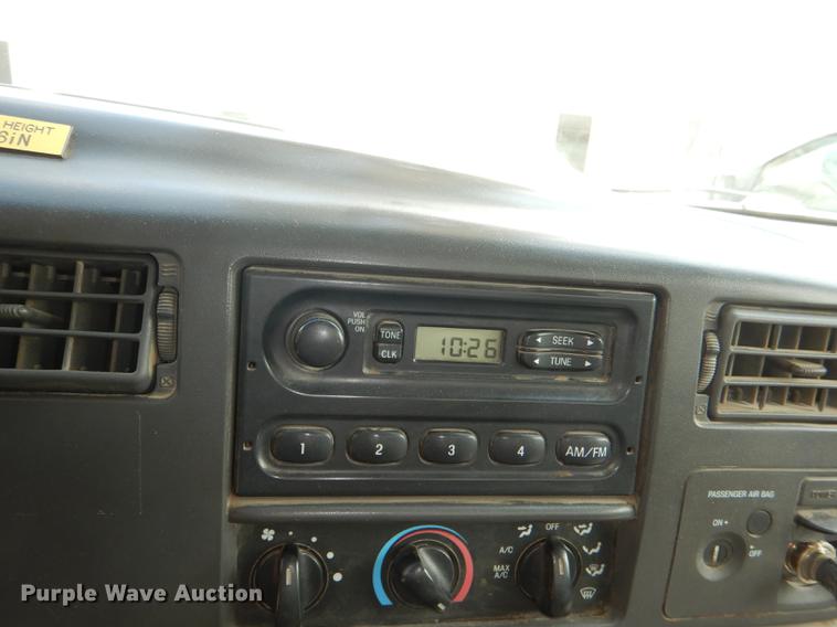 image for item DG1055 2004 Ford F550 Super Duty XL bucket truck