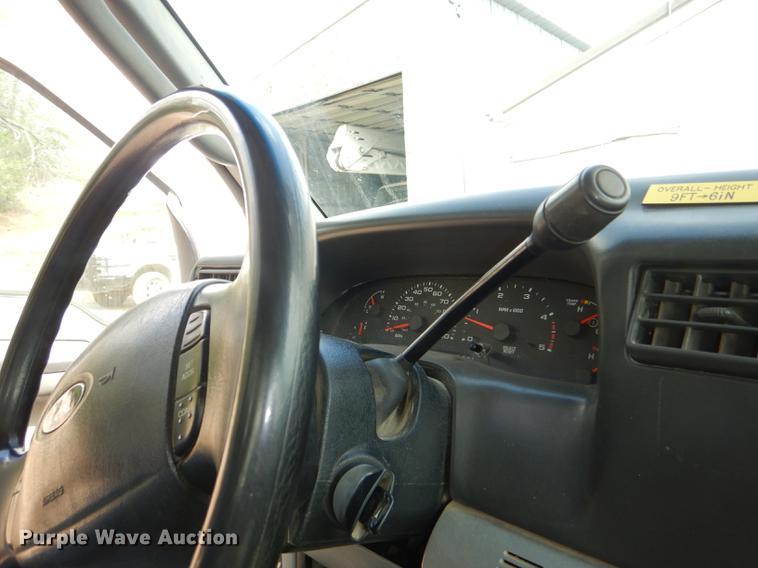 image for item DG1055 2004 Ford F550 Super Duty XL bucket truck