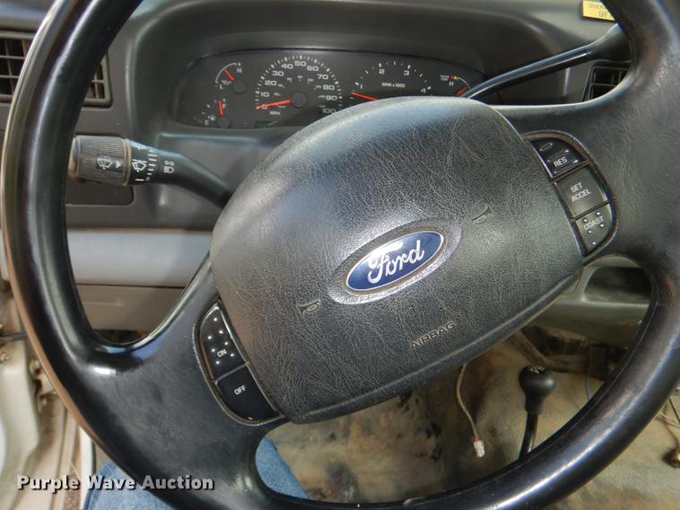 image for item DG1055 2004 Ford F550 Super Duty XL bucket truck