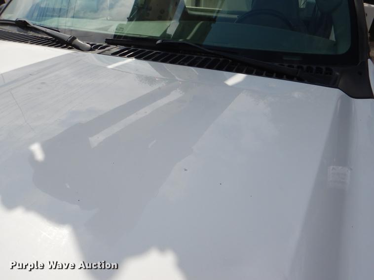 image for item DG1055 2004 Ford F550 Super Duty XL bucket truck