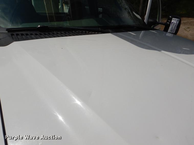 image for item DG1055 2004 Ford F550 Super Duty XL bucket truck