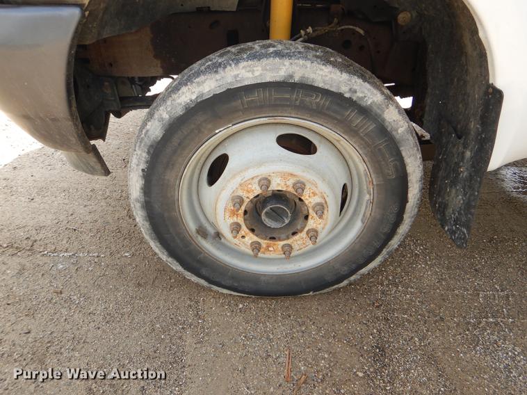 image for item DG1055 2004 Ford F550 Super Duty XL bucket truck