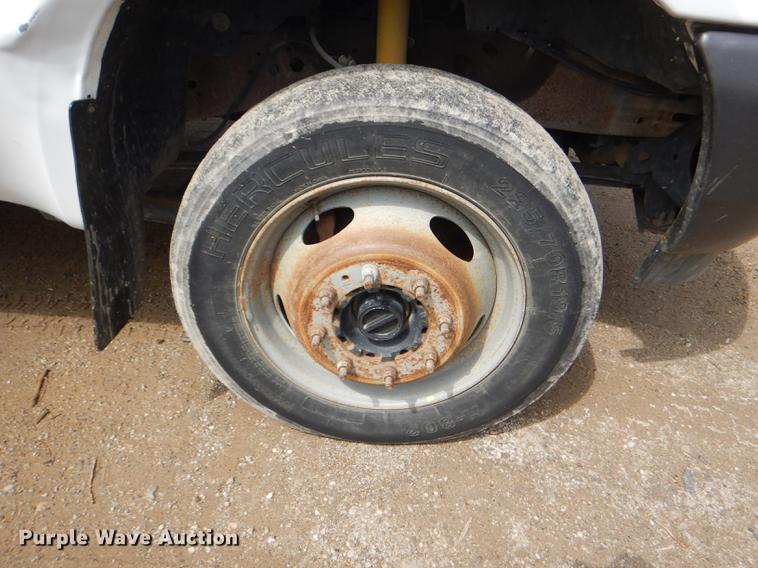 image for item DG1055 2004 Ford F550 Super Duty XL bucket truck