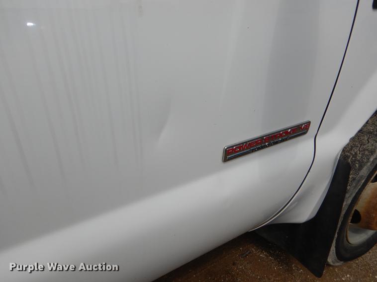 image for item DG1055 2004 Ford F550 Super Duty XL bucket truck