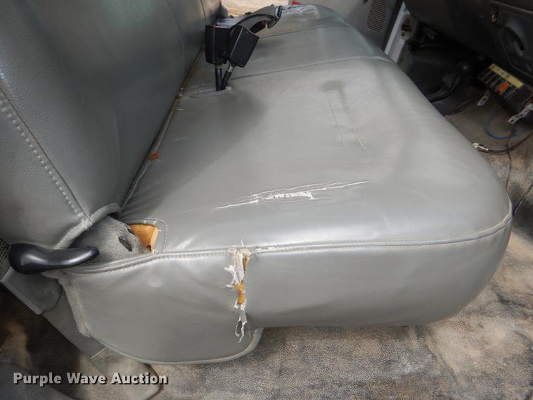 image for item DG1055 2004 Ford F550 Super Duty XL bucket truck