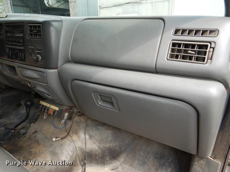 image for item DG1055 2004 Ford F550 Super Duty XL bucket truck