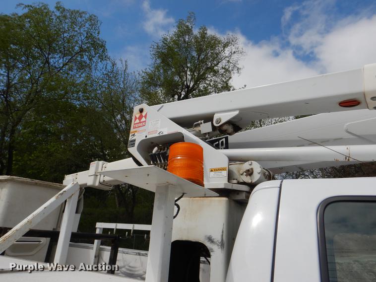 image for item DG1055 2004 Ford F550 Super Duty XL bucket truck