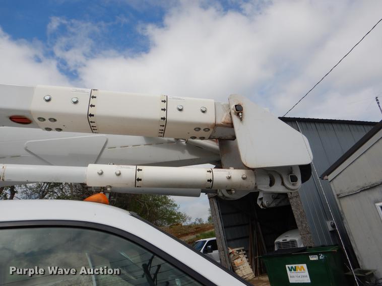 image for item DG1055 2004 Ford F550 Super Duty XL bucket truck