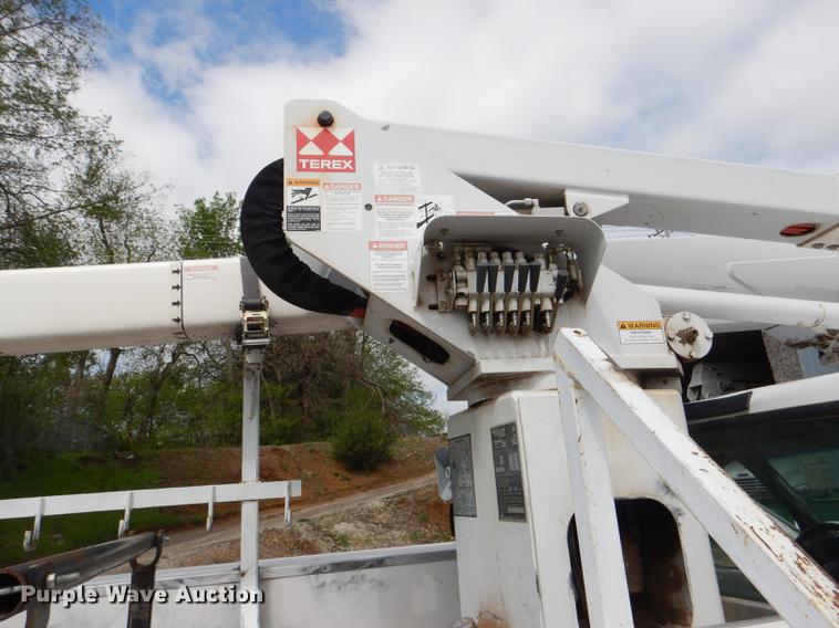 image for item DG1055 2004 Ford F550 Super Duty XL bucket truck