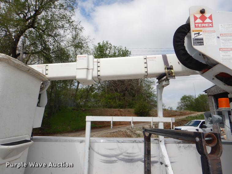 image for item DG1055 2004 Ford F550 Super Duty XL bucket truck