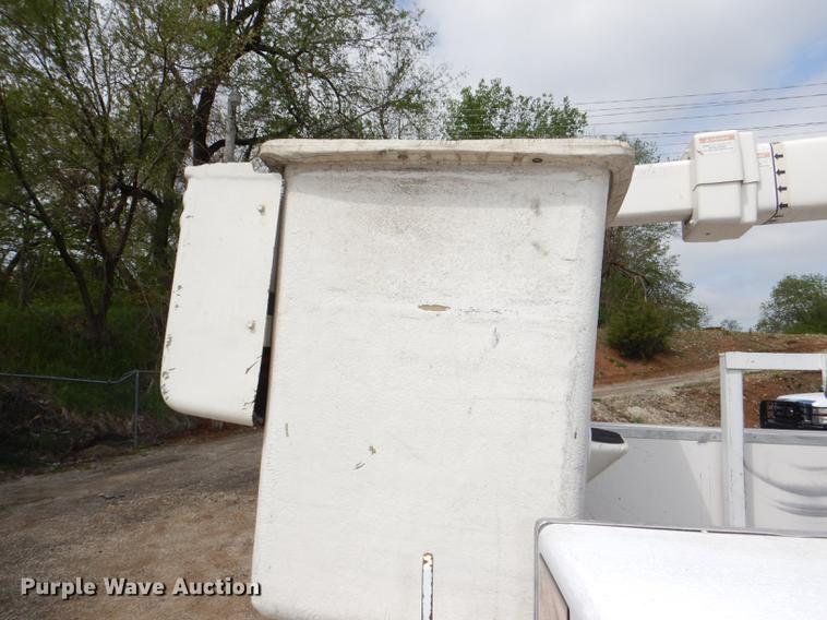 image for item DG1055 2004 Ford F550 Super Duty XL bucket truck