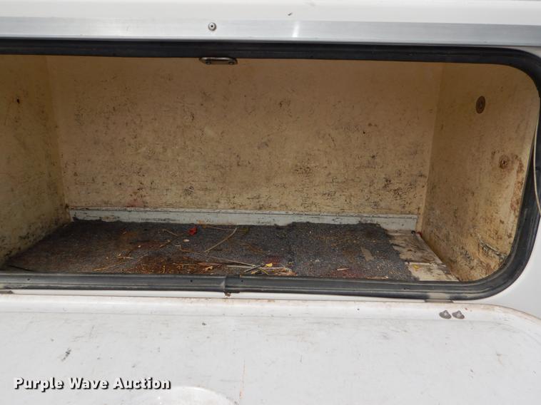 image for item DG1055 2004 Ford F550 Super Duty XL bucket truck