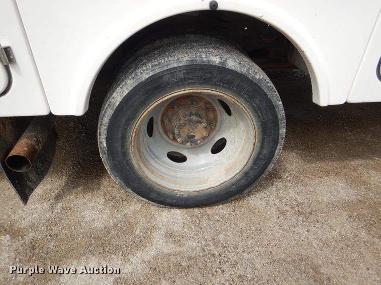 image for item DG1055 2004 Ford F550 Super Duty XL bucket truck