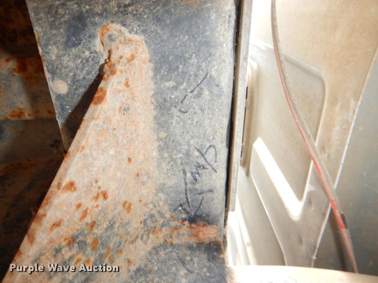 image for item DG1055 2004 Ford F550 Super Duty XL bucket truck