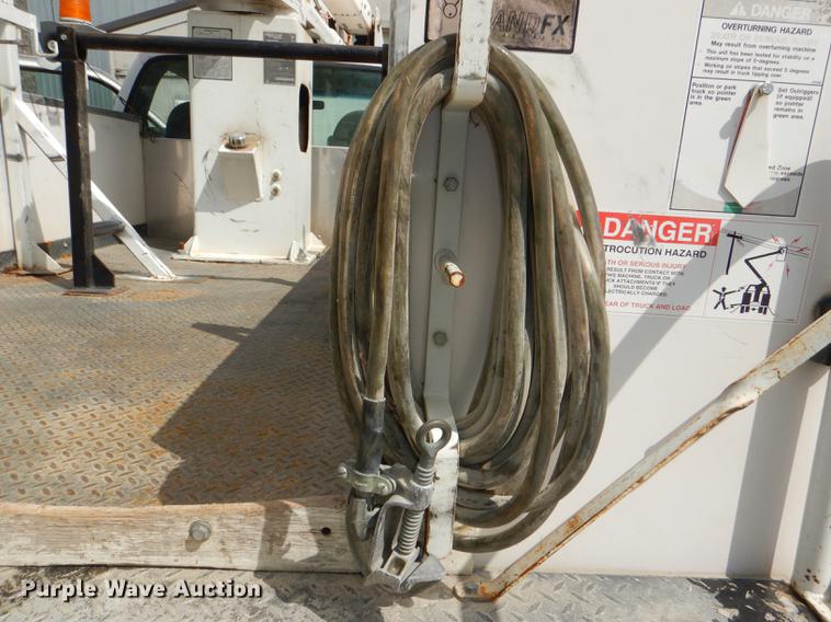 image for item DG1055 2004 Ford F550 Super Duty XL bucket truck