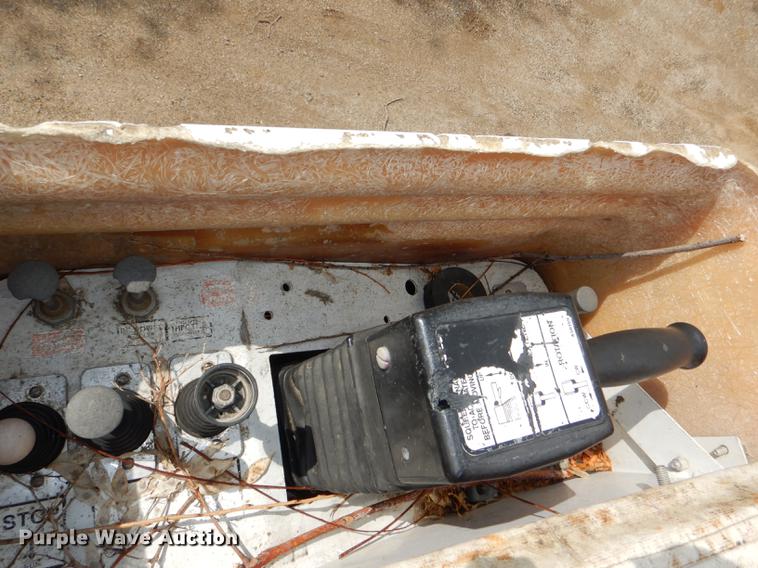 image for item DG1055 2004 Ford F550 Super Duty XL bucket truck