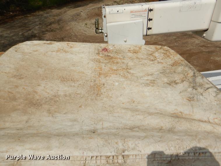 image for item DG1055 2004 Ford F550 Super Duty XL bucket truck