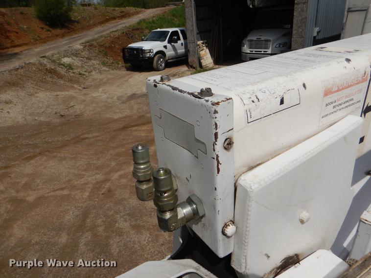 image for item DG1055 2004 Ford F550 Super Duty XL bucket truck