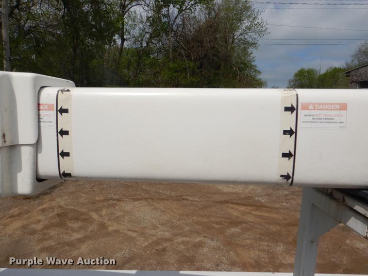 image for item DG1055 2004 Ford F550 Super Duty XL bucket truck