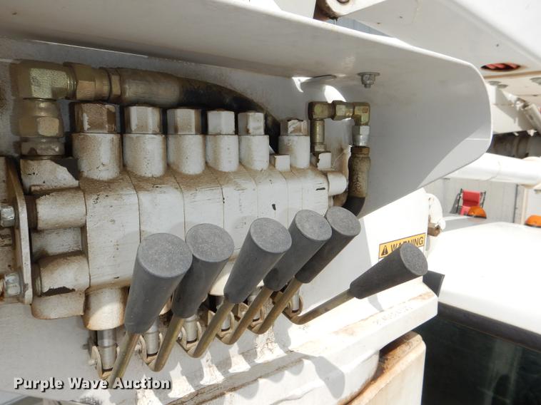 image for item DG1055 2004 Ford F550 Super Duty XL bucket truck